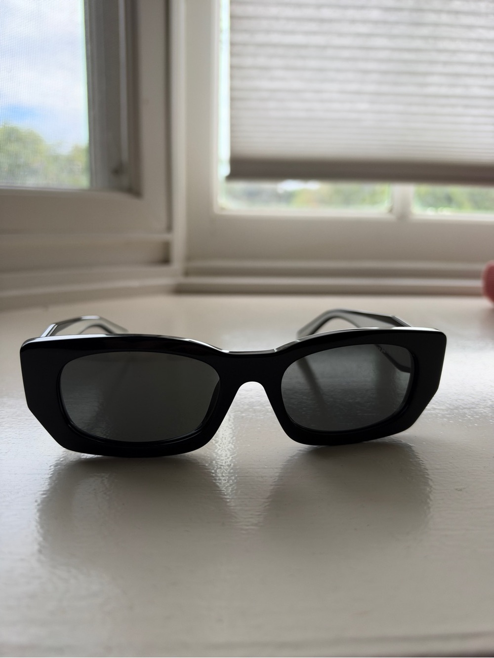 Never Worn
Prada PR B05S